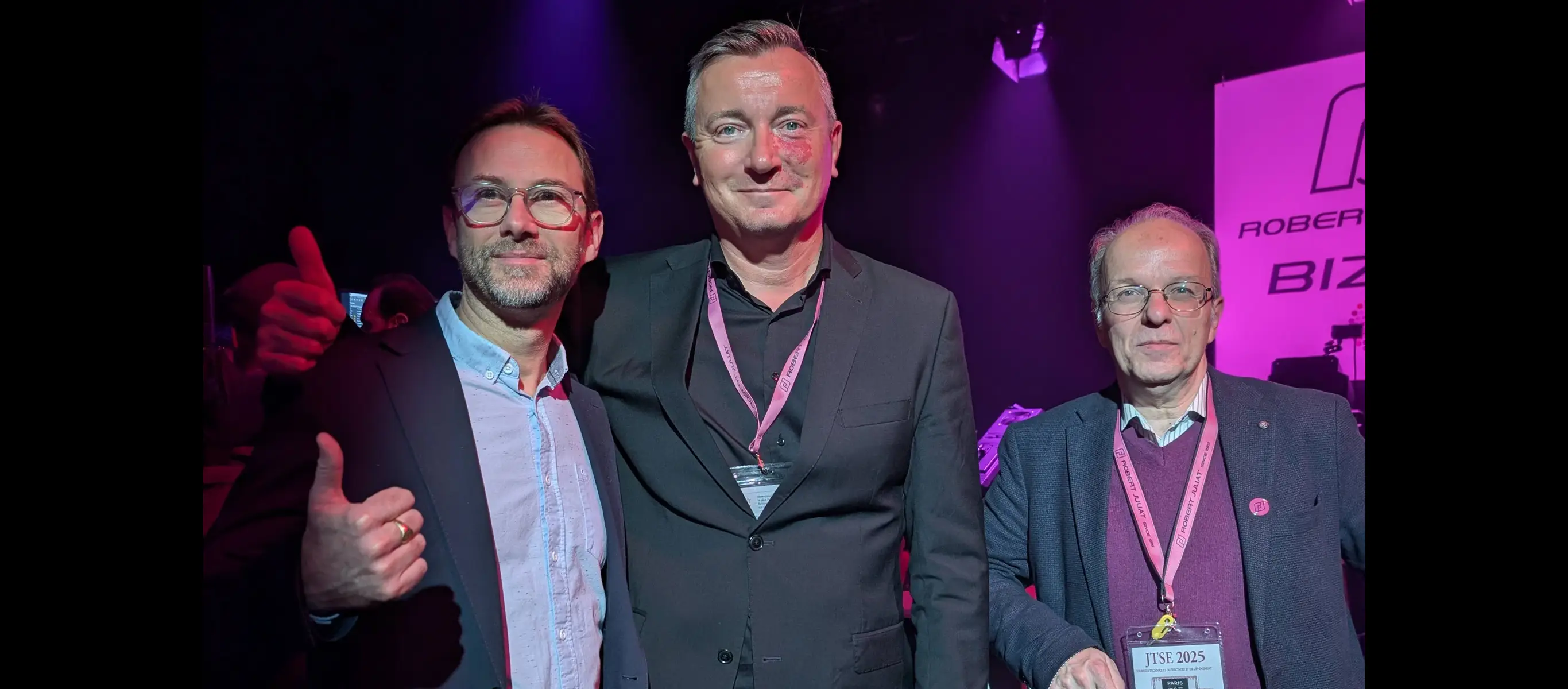 Directeur Général Robert Juliat François Juliat, Directeur Général MADRIX Christian Hertel et Responsable du Service Après-Vente Robert Juliat Thierry Dupont. 