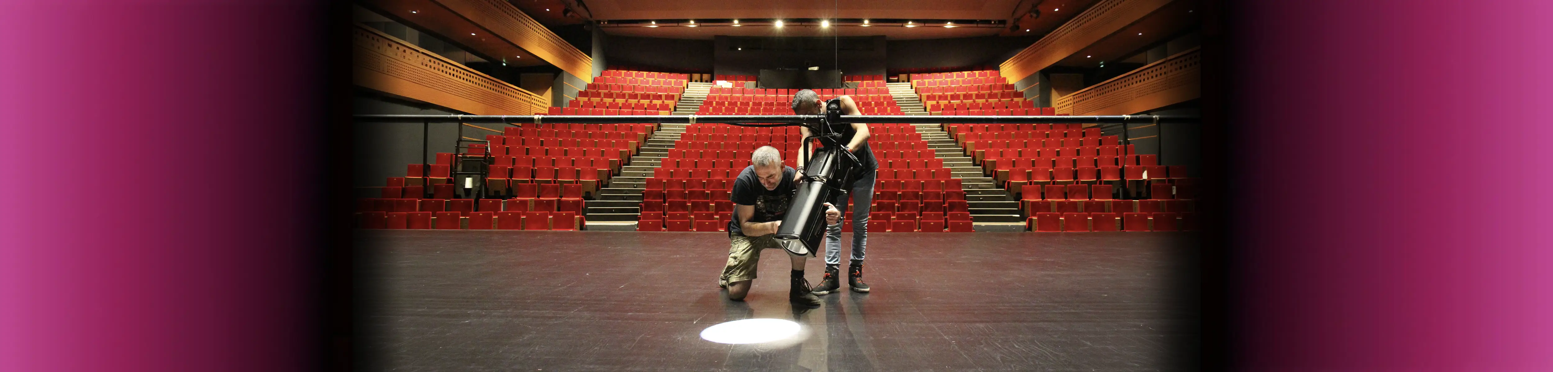 Le Théâtre de Laval goes LED with Robert Juliat