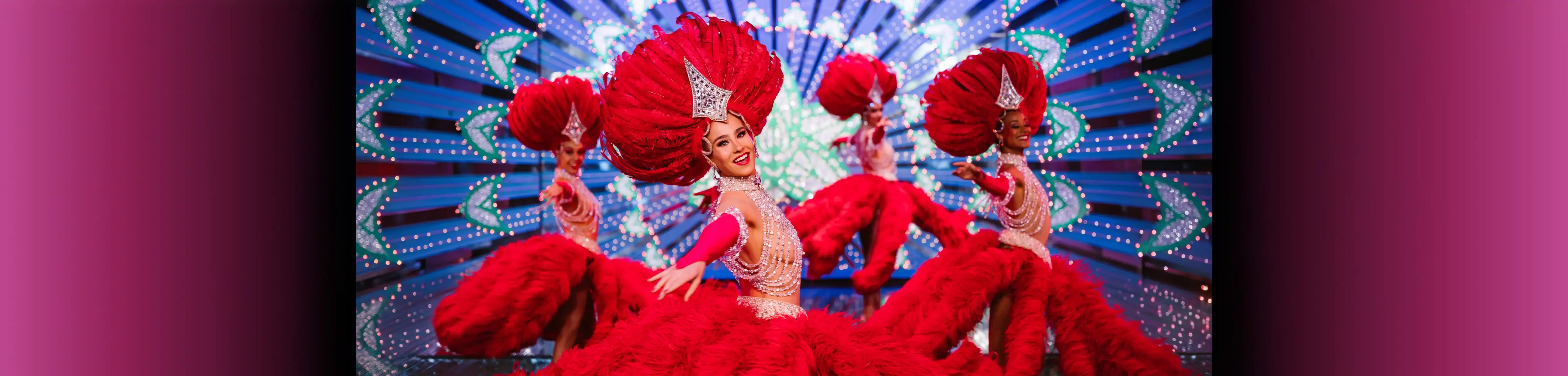 Prologue of the Féerie revue at the Moulin Rouge illuminated by Robert Juliat Morgane followspots – Photo © Sandie Bertrand.