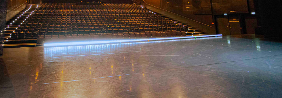 Light on the horizon - Theaterhaus Stuttgart relies on Robert Juliat Dalis LED cyclights and footlights