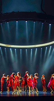 Les danseurs du ballet Sacre jouent avec les lumières grâce au SpotMe de Robert Juliat au Théâtre National de Nuremberg